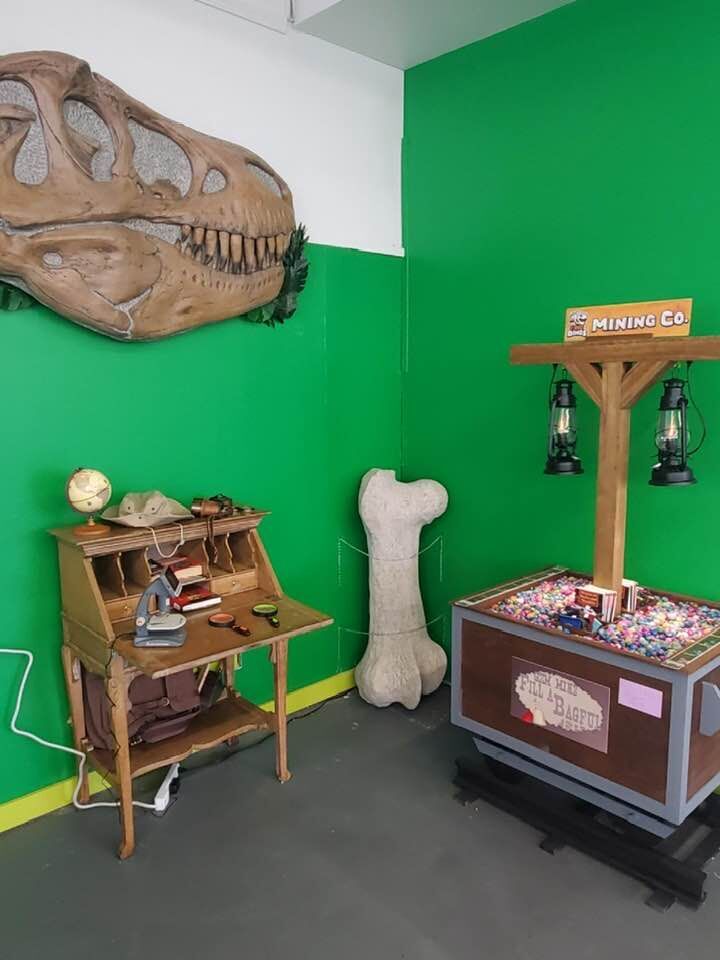 Play paleontologist